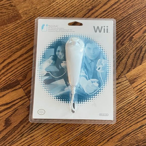 NWT Wii Nunchuck - Picture 1 of 2